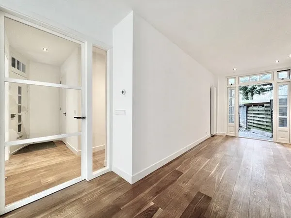 Woning te huur: Van Tuyll van Serooskerkenweg, Amsterdam