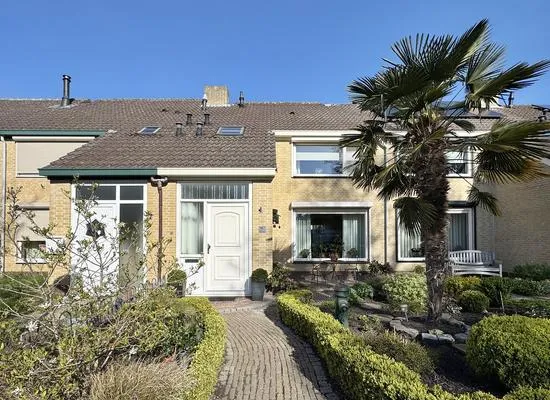 Tussenwoning te koop: Van Vlaanderenstraat 35, Klundert