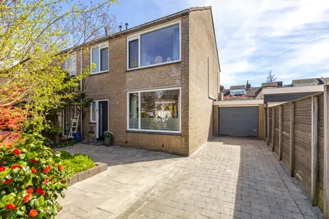 Hoekwoning te koop: van Wenastraat 27, Kern-Dorp Giessenburg
