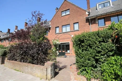 Tussenwoning te huur: Van Wouwstraat 17, Waalsdorp 'S-Gravenhage
