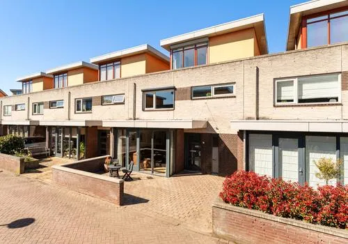 Tussenwoning te koop: Van Zoestkade 7, Voorstraat en Centrum Lekkerkerk