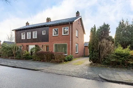Twee-onder-één-kap te koop: Vanekerstraat 31, Deppenbroek Enschede