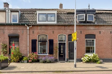 Terraced house for sale: Varkensmarkt 3, Oude Dijk Tilburg