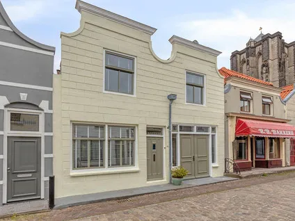 Twee-onder-één-kap te koop: Varremarkt 22, Zierikzee binnen de vesten Zierikzee
