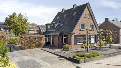 Twee-onder-één-kap te koop: Varsseveldseweg 161, Schöneveld - noord Doetinchem