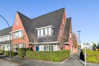 Hoekwoning te koop: Varsseveldstraat 17, Koolhoven Noord Tilburg