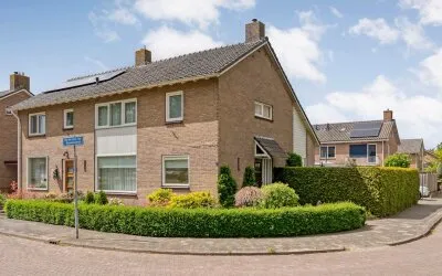 Twee-onder-één-kap te koop: vd Duyn v Maasdamstr 2, West Hoogeveen