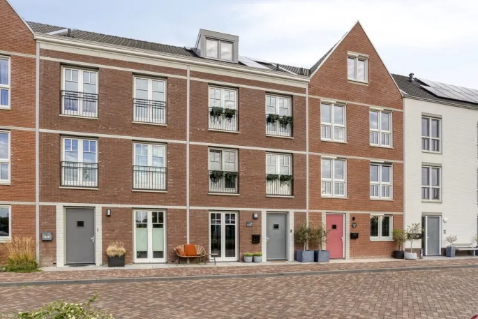 Tussenwoning te koop: Veemarktzicht 31, Assen
