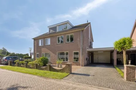 Terraced house for sale: Veenbes 38, Nieuwlande kern Nieuwlande