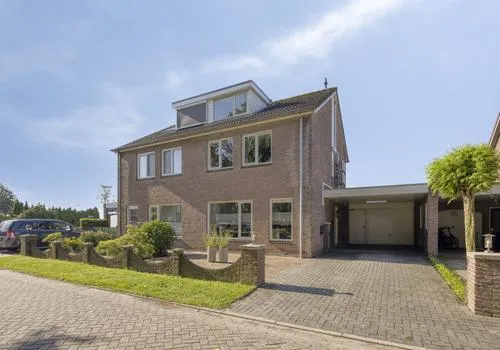 Tussenwoning te koop: Veenbes 38, Nieuwlande kern Nieuwlande