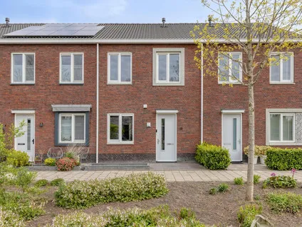 Tussenwoning te koop: Veenbos 14, Moerstraten Moerstraten