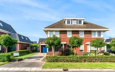 Twee-onder-één-kap te koop: Veendijk 14, Bangert en Oosterpolder - Buurt 35 02 Zwaag