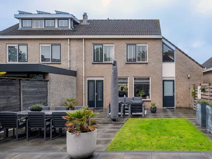 Twee-onder-één-kap te koop: Veenhamel 13, De Hamels Assen