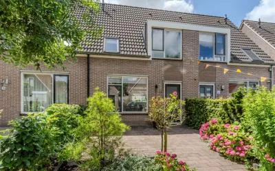Tussenwoning te koop: Veenmoslaan 15, De Watering Oosthuizen