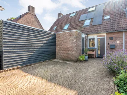 Terraced house for sale: Veentien 28, Verzetsbuurt Meppel