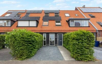 Tussenwoning te koop: Veenwortel 42, De Bras 'S-Gravenhage