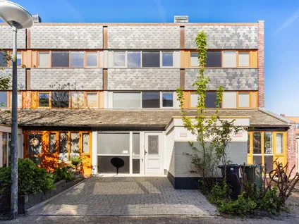 Tussenwoning te koop: Veenzoom 221, Zomenbuurt Gouda