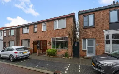 Twee-onder-één-kap te koop: Veeringstraat 37, Rosmolenbuurt West Zaandam