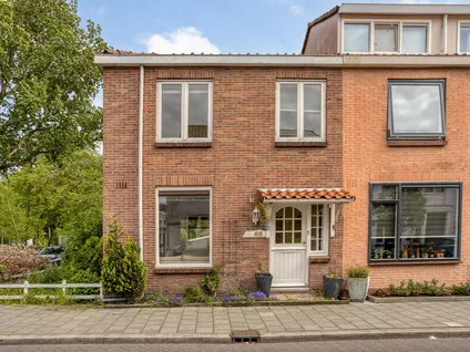 Twee-onder-één-kap te koop: Veeringstraat 68, Rosmolenbuurt West Zaandam