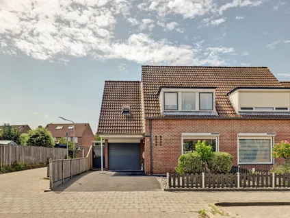 Twee-onder-één-kap te koop: Veersegat 26, Brakenburg II Arnemuiden