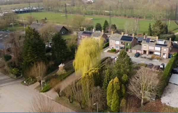 Twee-onder-één-kap te koop: Veerweg 10, Numansdorp Buitengebied Numansdorp