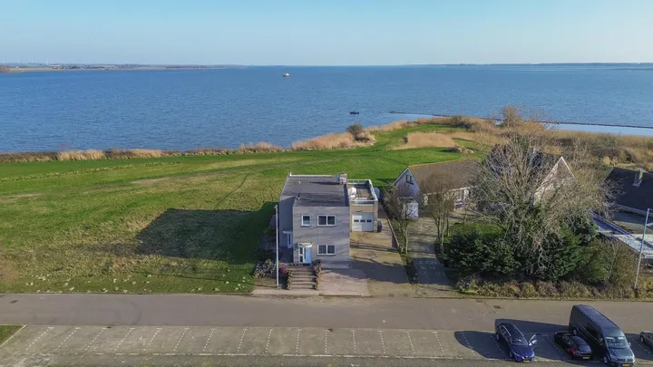 Vrijstaande woning te koop: Veerweg 7, Kanaalzicht Hellevoetsluis
