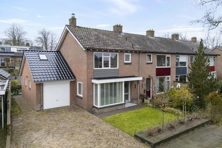 Hoekwoning te koop: Veldhoekweg 16, Wijthmen Zwolle