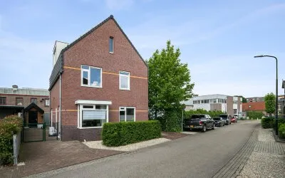 Vrijstaande woning te koop: Veldhuisstraat 15, De Haven Apeldoorn