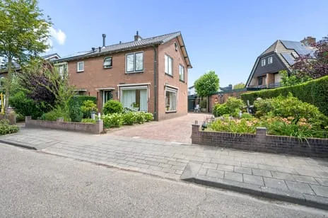 Twee-onder-één-kap te koop: Veldhuizerbrink 2, Indische buurt Ede