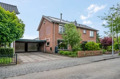 Twee-onder-één-kap te koop: Veldhuizerbrink 4, Indische buurt Ede