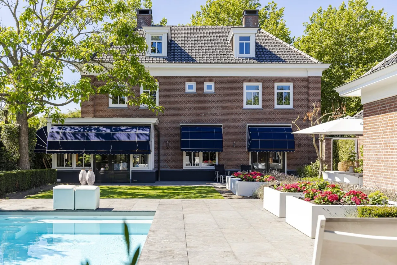 Vrijstaande woning te koop: Veldstraat 6, Wijk En Aalburg