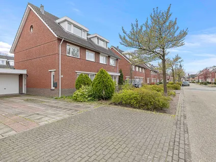 Tussenwoning te koop: Velhorstweide 24, Kern Dierdonk Helmond