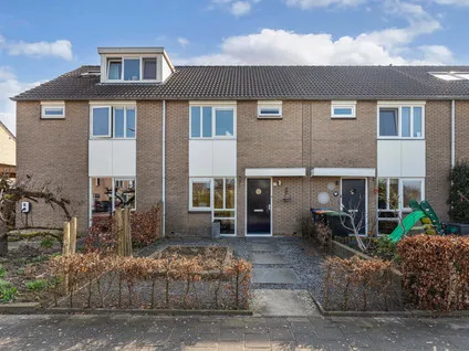 Tussenwoning te koop: Veluwelaan 25, Emmeloord-de Erven Emmeloord