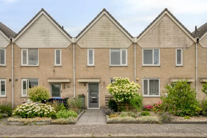 Tussenwoning te koop: Veluwelaan 55, Emmeloord-de Erven Emmeloord
