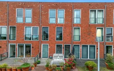 Tussenwoning te koop: Veluwemeer 172, Woerden