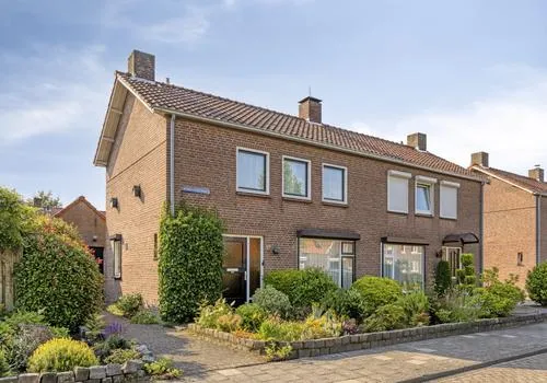 Twee-onder-één-kap te koop: Vendelierstraat 12, Oirschot-Centrum Oirschot