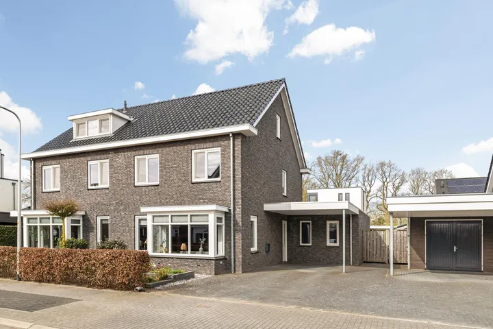 Twee-onder-één-kap te koop: Venebrugge 8, Salland Raalte
