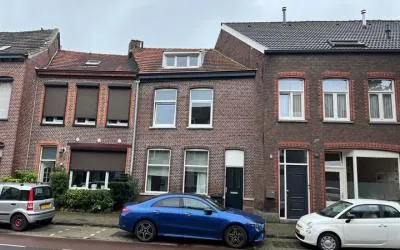 Tussenwoning te koop: Venloseweg 100, Roermond