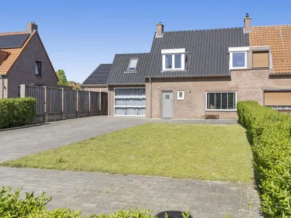 Twee-onder-één-kap te koop: Venusstraat 5, Geleen-Centrum Geleen