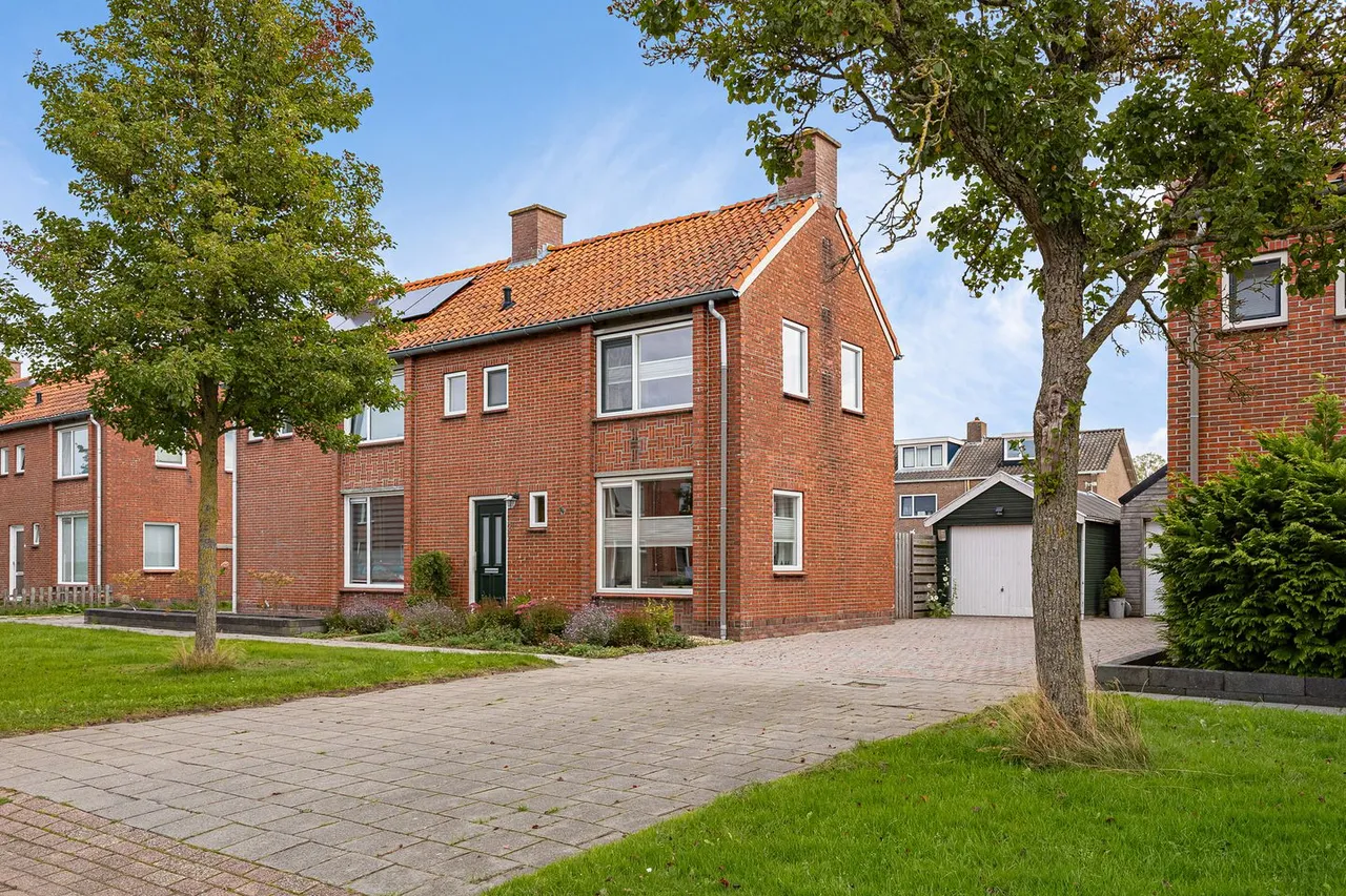 Twee-onder-één-kap te koop: Verbindingsweg 21, Wagenborgen
