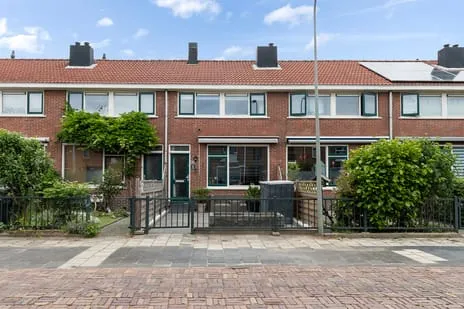 Terraced house for sale: Verhulststraat 30, Viottakade en omgeving Dordrecht