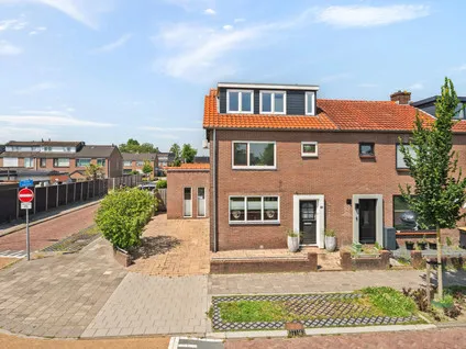 Corner house for sale: Verlengde Oostsingel 51, Bunschoten Bunschoten-Spakenburg