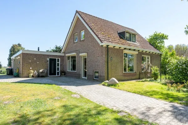 Twee-onder-één-kap te koop: Verlengde Scholtenskanaal OZ 107, Verspreide huizen Emmer-Compascuum Emmer-Compascuum