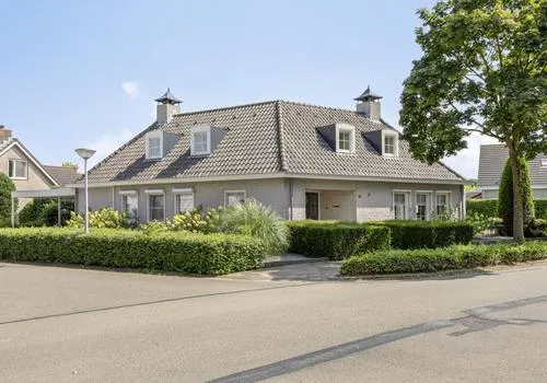 Vrijstaande woning te koop: Verzetsheldenlaan 56, Kerkdorp Acht Eindhoven