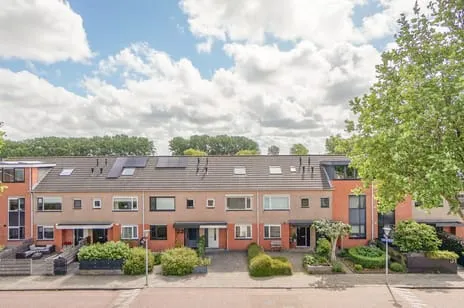 Tussenwoning te koop: Verzetslaan 25, Warmenhuizen-Zuid Warmenhuizen