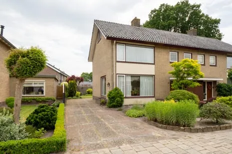 Twee-onder-één-kap te koop: Verzetstraat 11, Vriezenveen-Centrum Vriezenveen