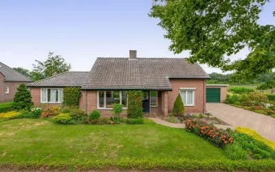 Twee-onder-één-kap te koop: Vessemseweg 29, Hoogeloon Hoogeloon