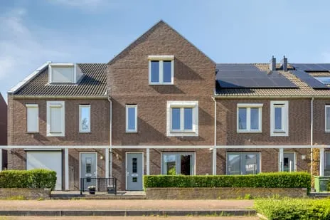 Tussenwoning te koop: Via Alosta 17, Lingebuurt Elst (Ge)