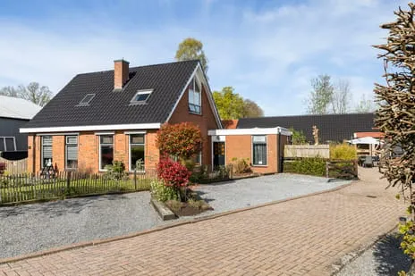 Twee-onder-één-kap te koop: Viaductstraat 15, Weerdinge Emmen