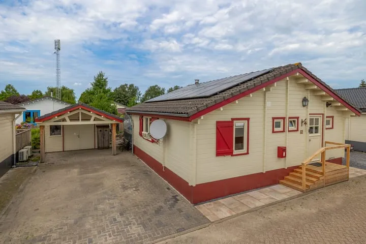 Vrijstaande woning te koop: Vier Heultjes 214, Capelle / Nieuwe Vaart Sprang-Capelle